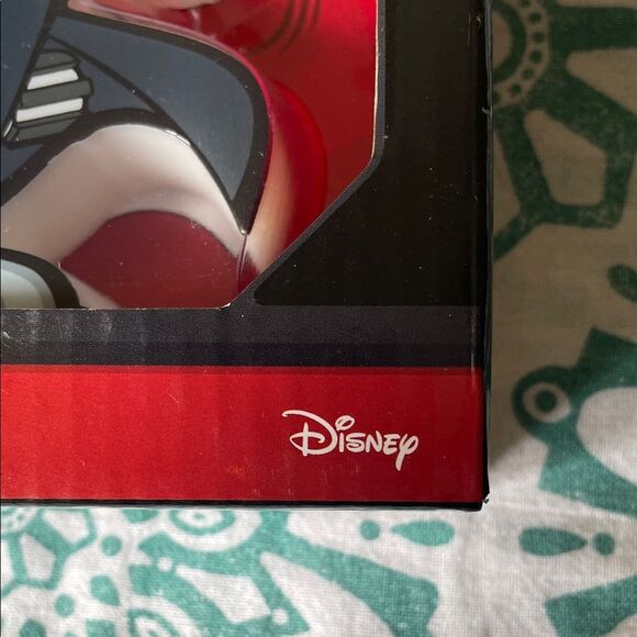 Star Wars Darth Vader LED Light with Red Saber - Picture 2 of 6